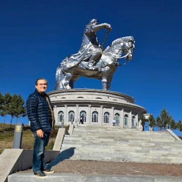 Luiz Thadeu completa volta ao mundo com 44 mil km em voos