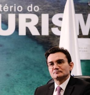 Ministro do Turismo é expulso do União Brasil após crise interna