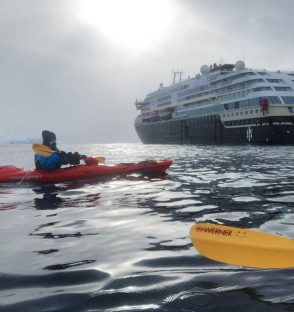 de bote e caiaque na Antártica